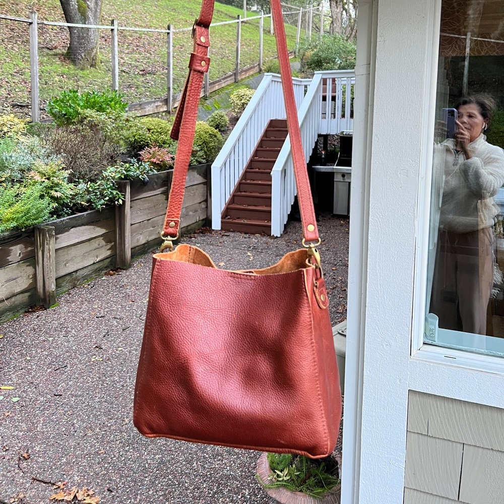Portland Leather Butterfly Bucket Bag (Almost Perfect) Brown